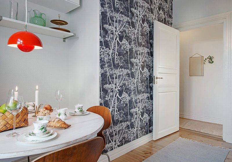 Papier peint pour une petite cuisine moderne : agrandir l'espace et capter la lumière