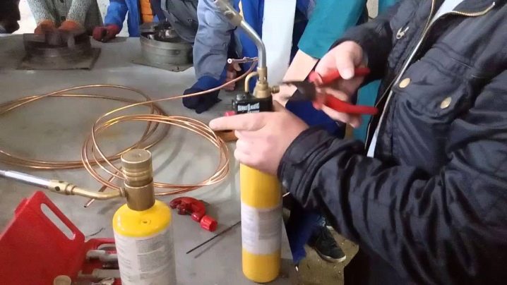 Brûleur à gaz pour souder des tuyaux en cuivre : principaux types de brûleurs + conseils pour les acheteurs potentiels