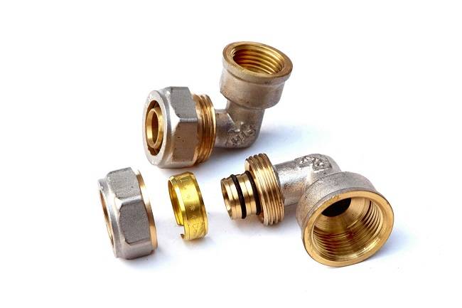 Comment travailler avec des tuyaux multicouches: un aperçu des méthodes de connexion et des méthodes de pliage