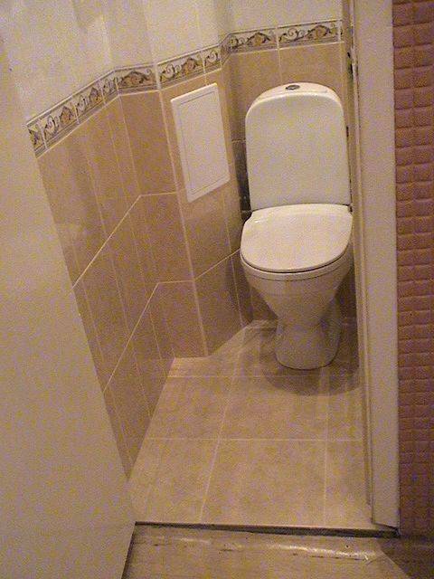 Comment organiser une boîte à tuyaux dans les toilettes: un aperçu des meilleures façons de dissimuler le pipeline