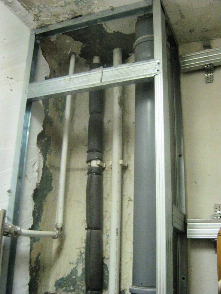 Boîte pour tuyaux dans les toilettes: un aperçu des meilleures options pour masquer les communications