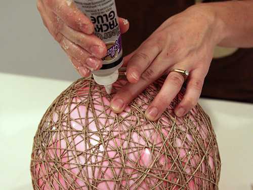 7 façons de fabriquer un lustre design à partir de choses toujours à portée de main