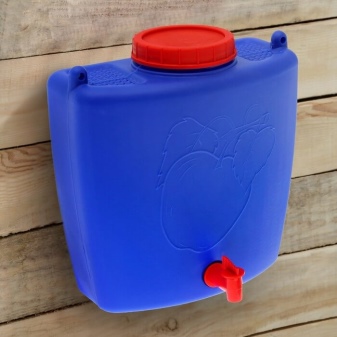 Comment choisir un réservoir pour une douche d'été: une comparaison des différentes options les unes avec les autres