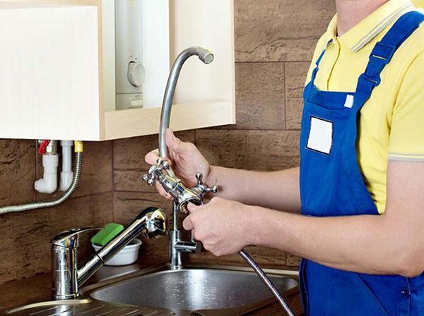 Comment changer le robinet dans la cuisine remplacement du robinet à faire soi-même