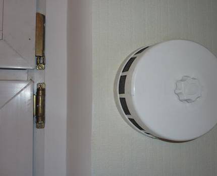 Comment vérifier la ventilation dans un appartement: règles de vérification des conduits de ventilation