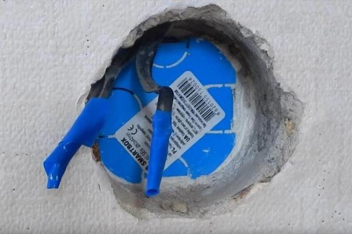 Installation de prises dans la salle de bain - briefing consignes de sécurité