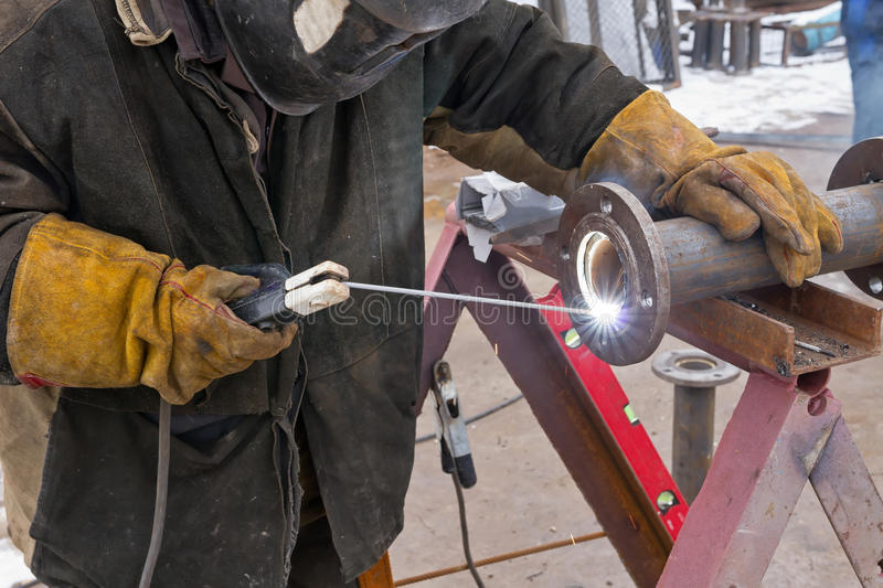 Technique de soudage semi-automatique et inverseur