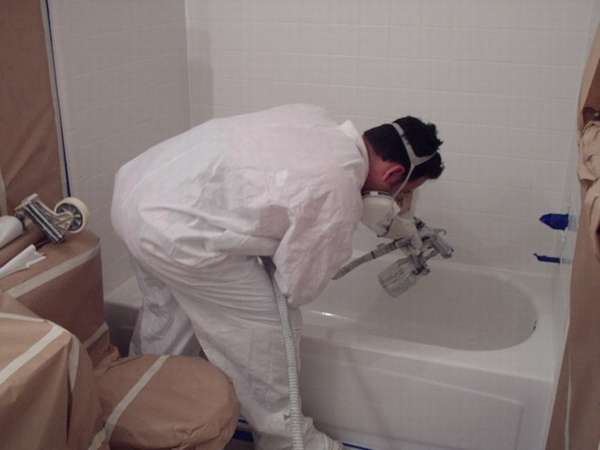 Rafraîchir une salle de bain en fonte avec de la peinture