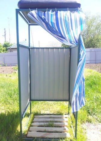 Comment faire une douche d'été de vos propres mains: schémas de conceptions courantes