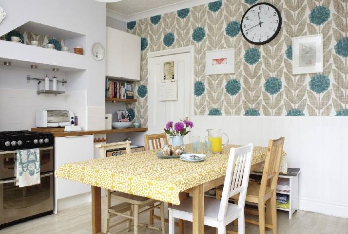 Papier peint pour une petite cuisine moderne : agrandir l'espace et capter la lumière