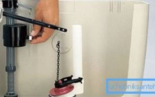 Le flotteur dans les toilettes ne coupe pas l'eau