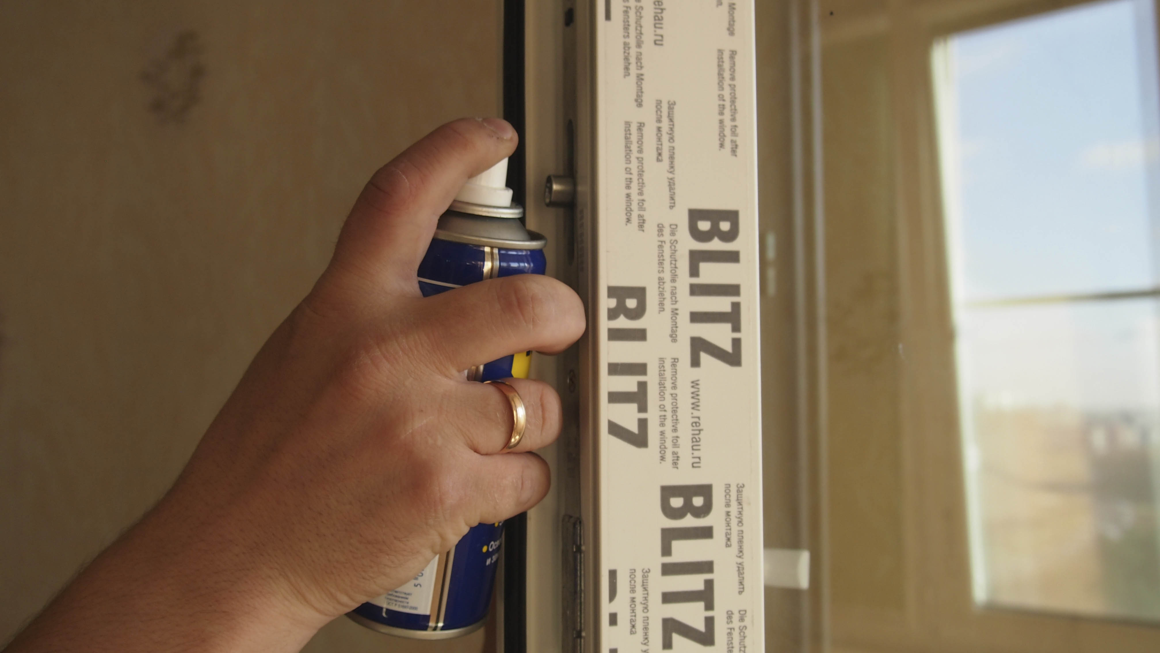 Comment bien entretenir une fenêtre en plastique pour qu'elle dure longtemps