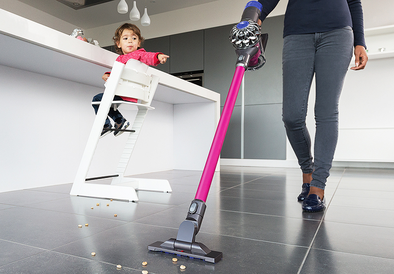 Revue de l'aspirateur sans fil Dyson V8 : une puissance de bâton sans précédent