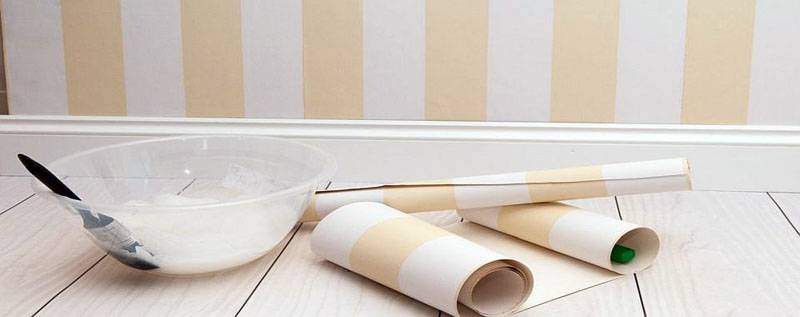 Comment coller correctement du papier peint intissé : instructions étape par étape et conseils d'experts