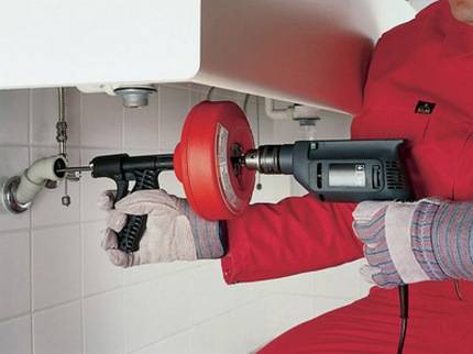 Comment percer le blocage dans le lavabo sans câble ?