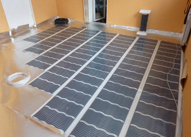 Chauffage au sol sous linoléum - comparaison des options eau et infrarouge + technologie d'installation