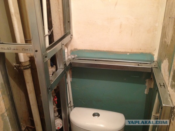 Comment faire une boîte en plastique pour les tuyaux dans la salle de bain