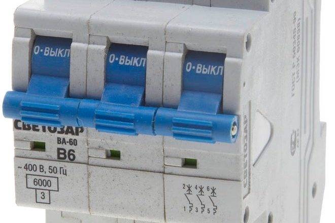 Choisir un disjoncteur : types et caractéristiques des machines électriques