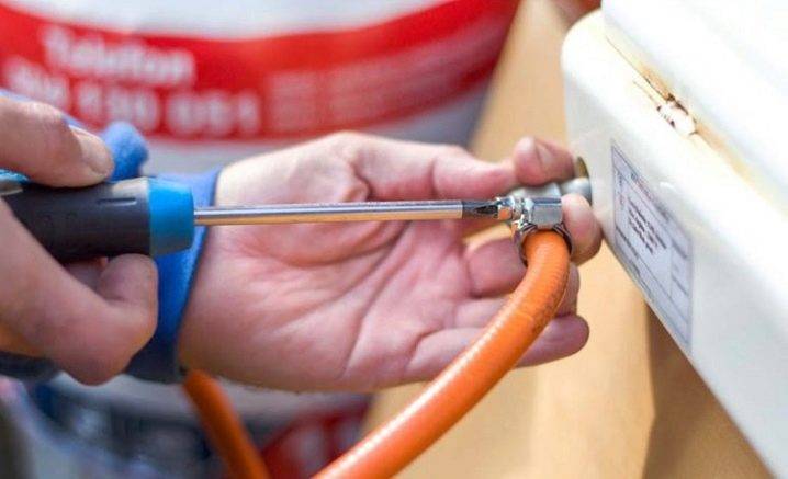 Tuyaux à gaz pour cuisinières à gaz: variétés, comment choisir et se connecter