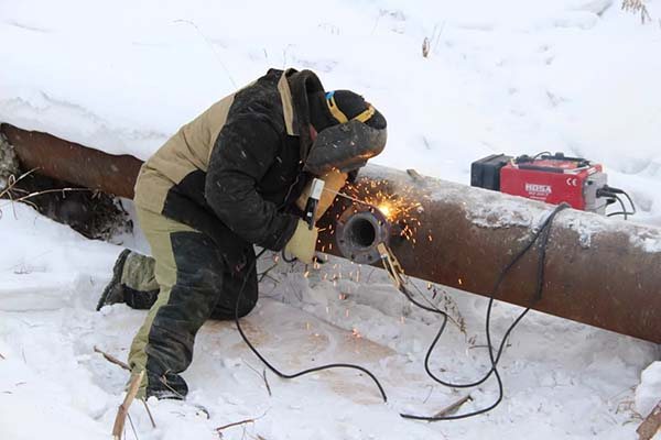 Comment sceller un tuyau avec une soudure électrique ?