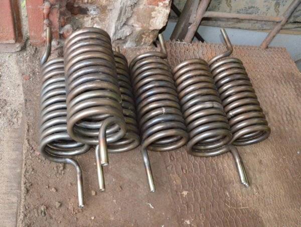 Nous fabriquons un chauffe-eau à chauffage indirect de nos propres mains