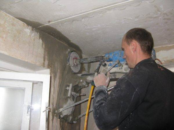 Hotte pour la cuisine avec un conduit d'air: comment aménager une hotte dans la cuisine avec et sans caisson