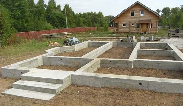 Ventilation de la fondation de la maison: règles et options pour organiser l'échange d'air