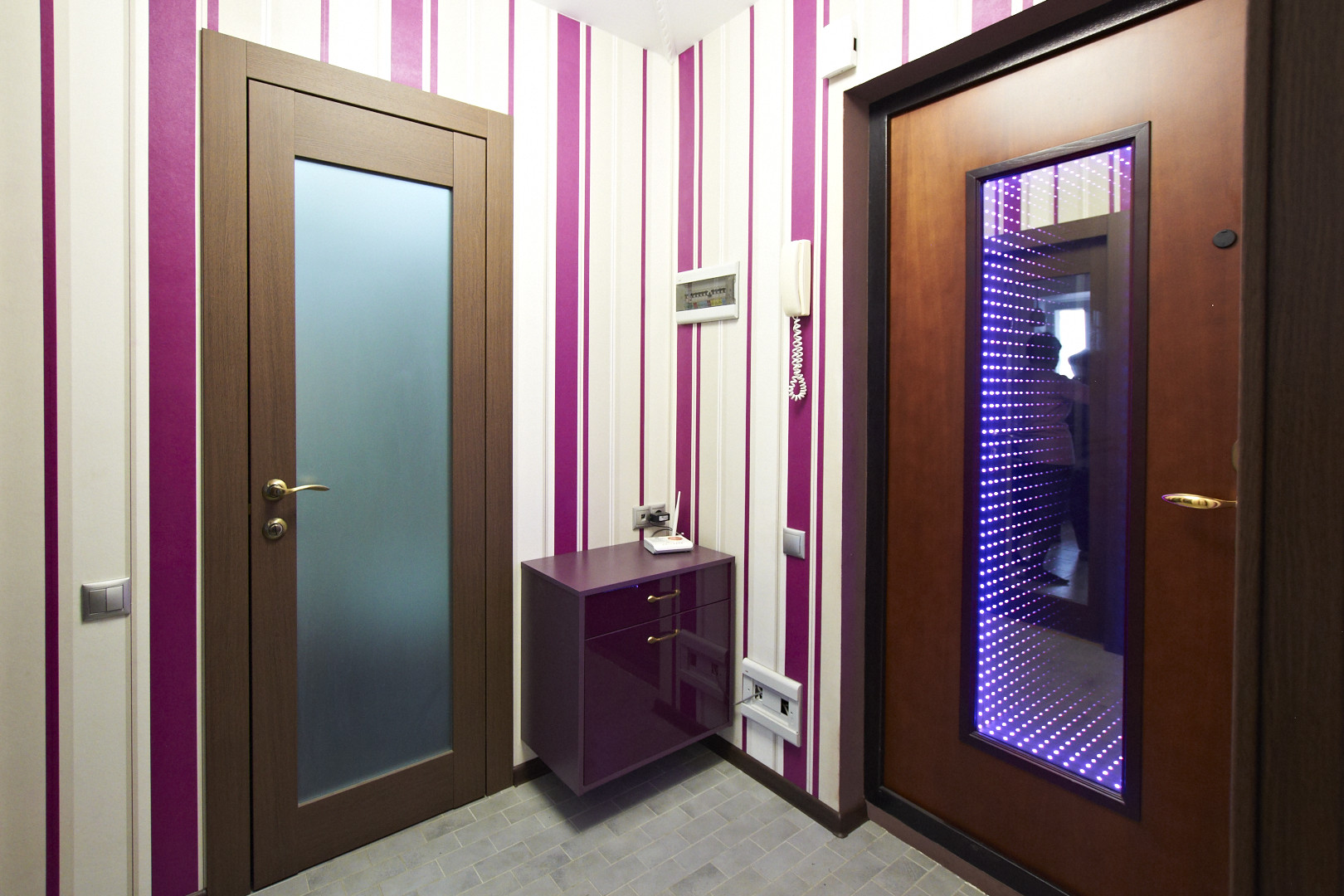 On masque le bouclier dans le couloir : comment se cacher sans déranger l'intérieur