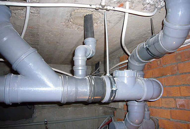 Ventilation dans une maison privée à partir de canalisations d'égout: tous les avantages et inconvénients