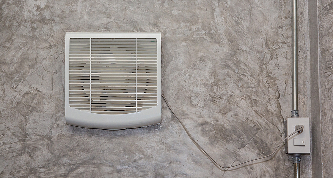 Connexion d'un ventilateur d'extraction dans une toilette