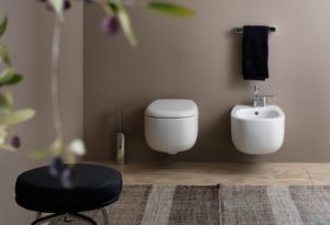 Toilettes et bidets italiens : choisir les accessoires étape par étape