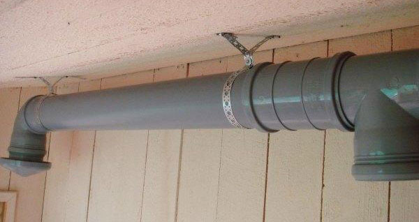 Ventilation dans une maison privée à partir de canalisations d'égout: tous les avantages et inconvénients