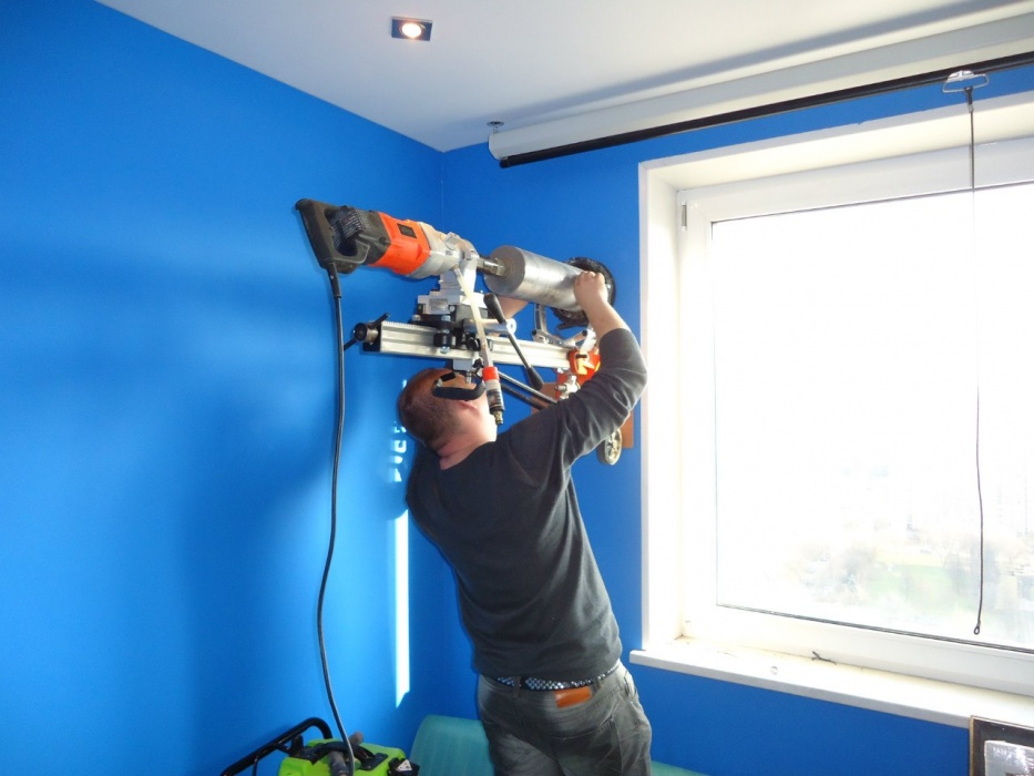 Ventilation par aspiration à travers le mur d'une maison privée: dispositif et principe de fonctionnement