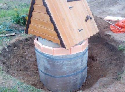 Aménagement d'un système d'alimentation en eau dans une maison de campagne à partir d'un puits: schémas, nuances, aperçu de l'équipement nécessaire