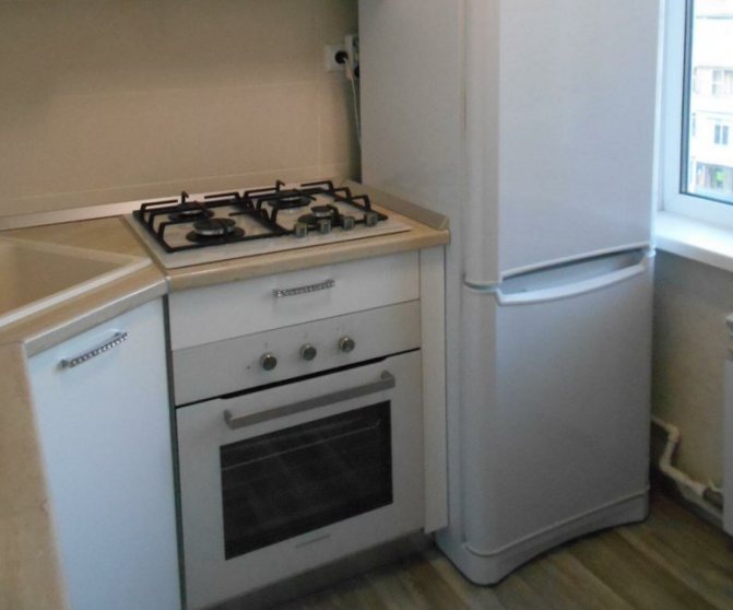 Est-il possible de mettre un réfrigérateur à côté d'une cuisinière à gaz