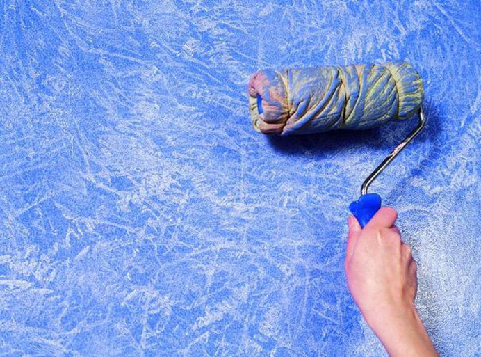 Peinture murale à faire soi-même: insolite - décorative et texturée, avec un rouleau à pochoir, photo, travail dans la salle de bain et les chambres de l'appartement, et comment préparer la surface?