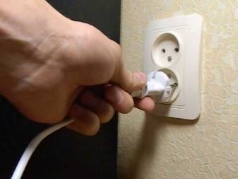 Dysfonctionnements de la machine à laver Indesit: comment déchiffrer les codes d'erreur et réparer