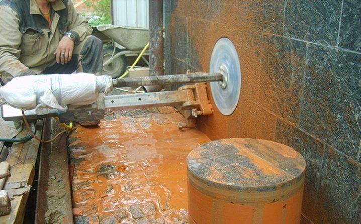 Un moyen simple d'assurer un mouillage de haute qualité de la couronne diamantée sur le carreau