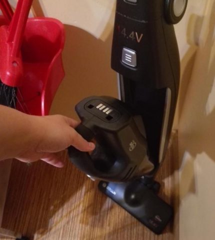 Présentation de l'aspirateur Bosch BBHMOVE2N : un appareil pratique pour les surfaces lisses