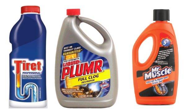 Libérer un ami blanc : réparer un blocage dans les toilettes sans piston ni plomberie