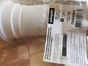 Installation de l'ondulation sur les toilettes et les spécificités de la connexion de la plomberie avec celle-ci