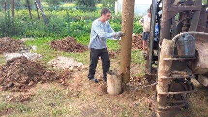 Écope à faire soi-même pour un puits: un exemple de fabrication + comment travailler correctement