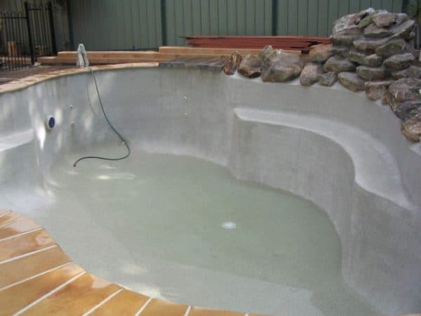 Construire une piscine fixe de vos propres mains