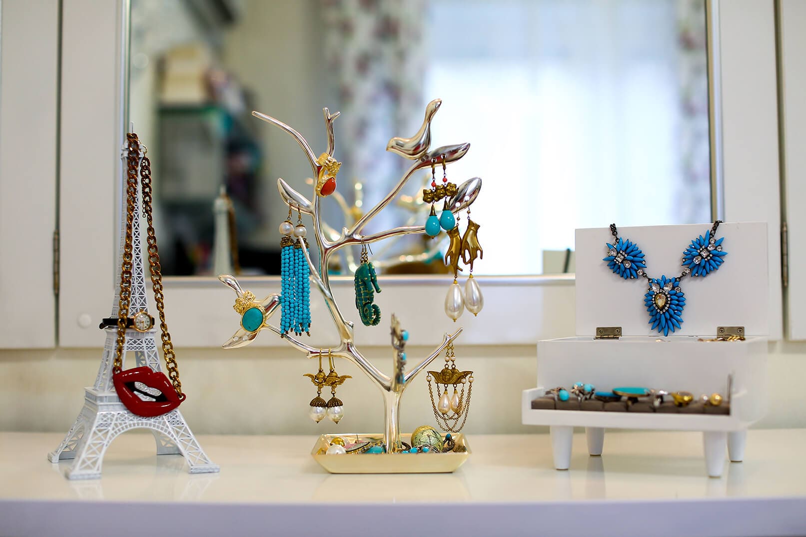 Comment stocker des bijoux: règles et méthodes à la maison, erreurs