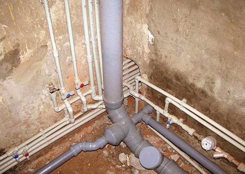 Remplacement des tuyaux d'égout dans un appartement de vos propres mains - un exemple d'appareil