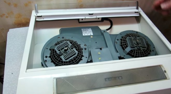 Comment démonter le ventilateur d'extraction dans la salle de bain: instructions de démontage et de nettoyage du ventilateur d'extraction
