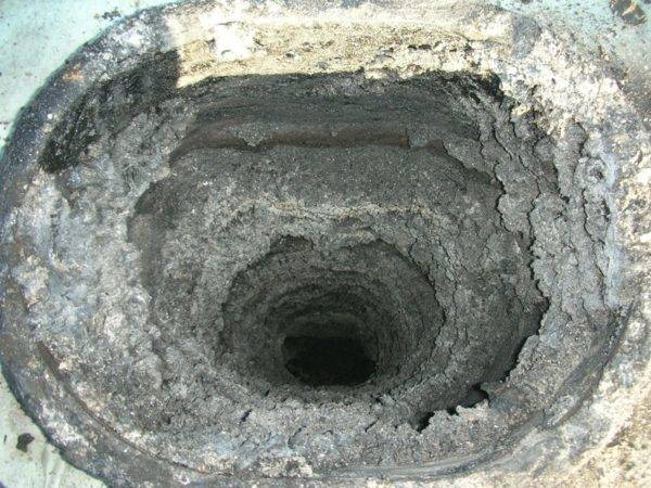 Comment nettoyer la cheminée de la suie: comment nettoyer correctement le canal de fumée 