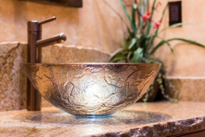 Vasque à poser dans la salle de bain : comment choisir + guide d'installation