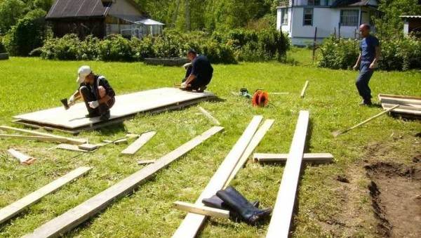 Comment faire une piscine dans le pays de vos propres mains: les meilleures options et master classes