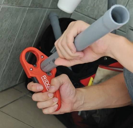 Choisir le meilleur coupe-tube pour les tuyaux en plastique